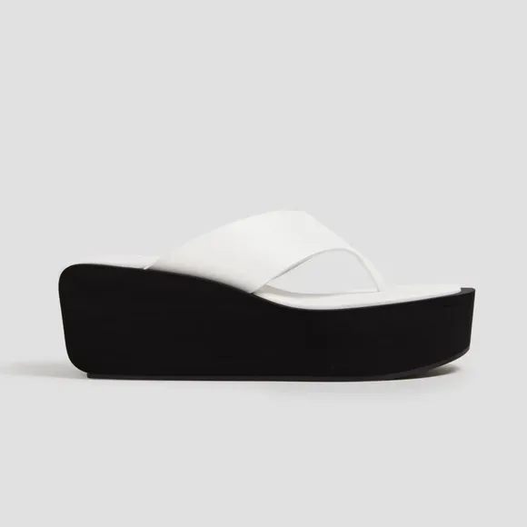 FRAME Le Ocean leather sandals NWOB