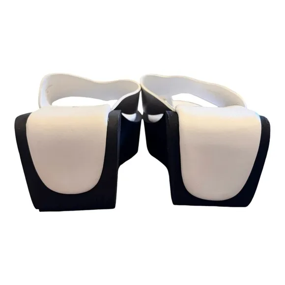 FRAME Le Ocean leather sandals NWOB