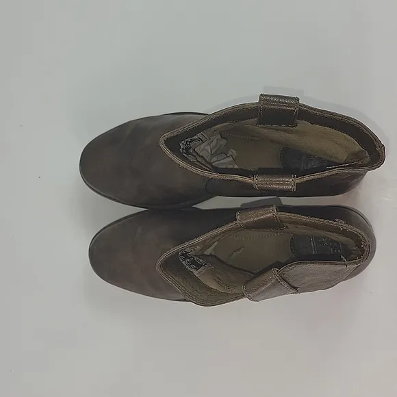 Frye Anna Short Classic Leather Pull On Ankle Boots