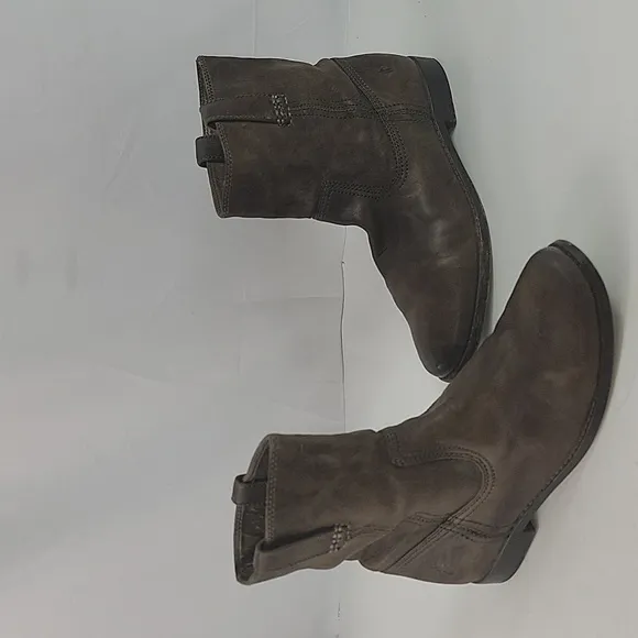 Frye Anna Short Classic Leather Pull On Ankle Boots