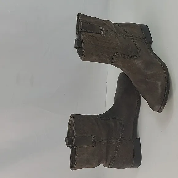 Frye Anna Short Classic Leather Pull On Ankle Boots