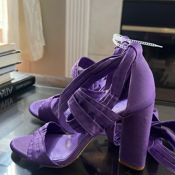 Gianni BiniAstraahh Ankle Wrap Block Heel Sandals