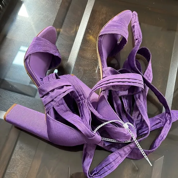 Gianni BiniAstraahh Ankle Wrap Block Heel Sandals