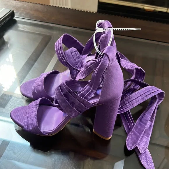 Gianni BiniAstraahh Ankle Wrap Block Heel Sandals