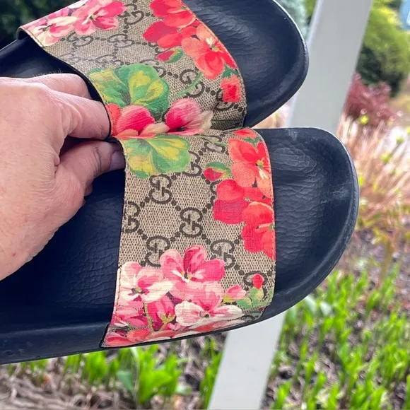 Gucci Bloom Slides Sandals with Elegant Design