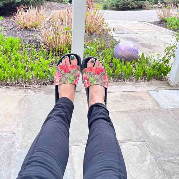 Gucci Bloom Slides Sandals with Elegant Design