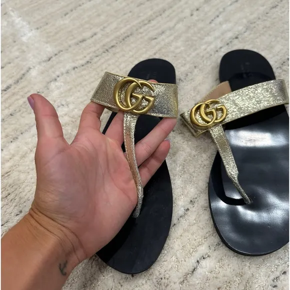 Gucci Metallic Gold Leather GG Marmont Thong Flat Sandals Size 37
