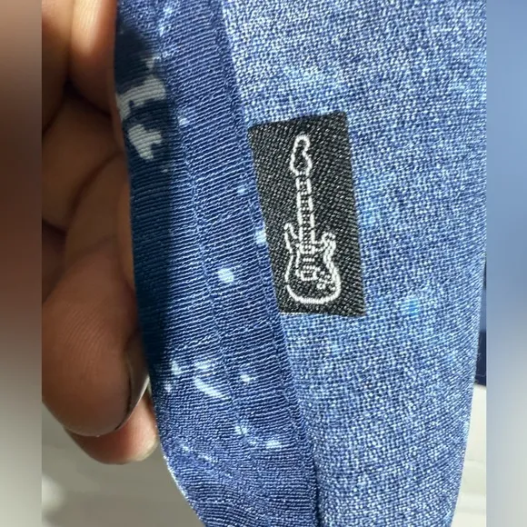 Hard Rock Cafe 90's Fender Guitar Short Sleeve Button Down Blue Men’s Size Large