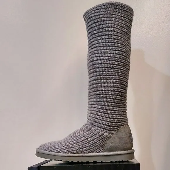 💥HOT ITEM💥UGG Cardy Sheepskin Wool Treadlite Slouch Button Boot in Grey
