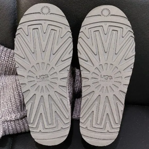 💥HOT ITEM💥UGG Cardy Sheepskin Wool Treadlite Slouch Button Boot in Grey