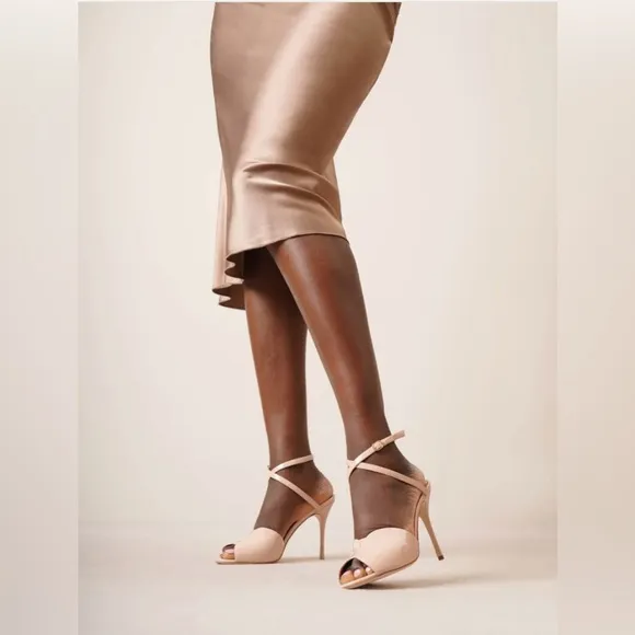 Hourani 105 patent nude sandals EUC Size 40