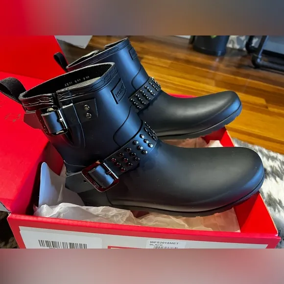 Hunter Refined Stud Biker rain boots NIB