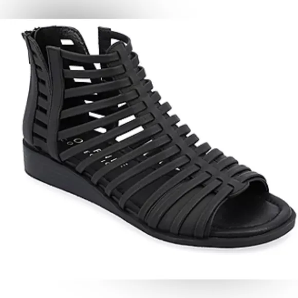 Journee Collection Delilah. ‎ Size 6.5WD. Color: Black