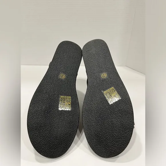Journee Collection Delilah. ‎ Size 6.5WD. Color: Black