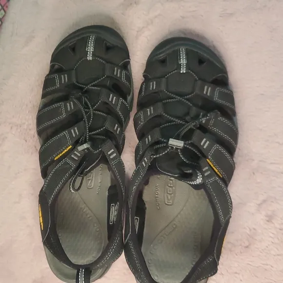 KEEN Mens Black Clearwater Lightweight Water Sandals 10M
