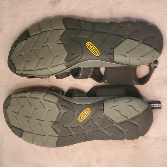 KEEN Mens Black Clearwater Lightweight Water Sandals 10M