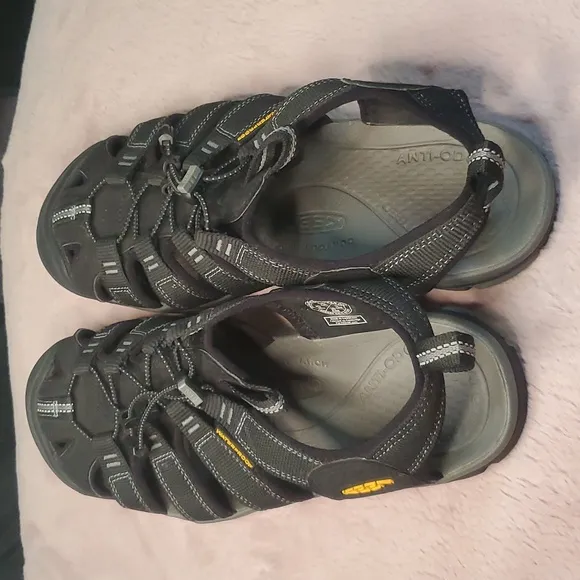 KEEN Mens Black Clearwater Lightweight Water Sandals 10M