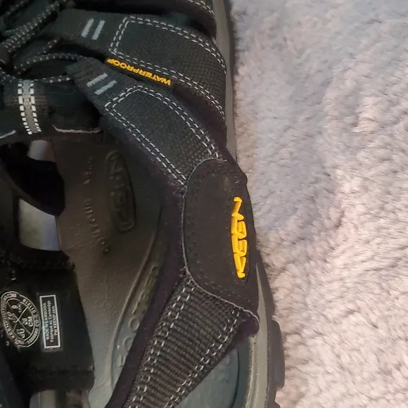 KEEN Mens Black Clearwater Lightweight Water Sandals 10M