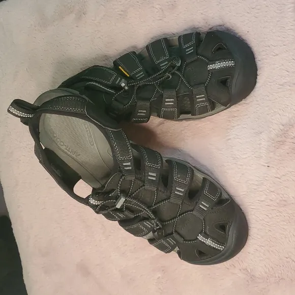 KEEN Mens Black Clearwater Lightweight Water Sandals 10M