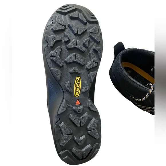 Keen Uneek Chukka arch support boots men black 8.5 NWT