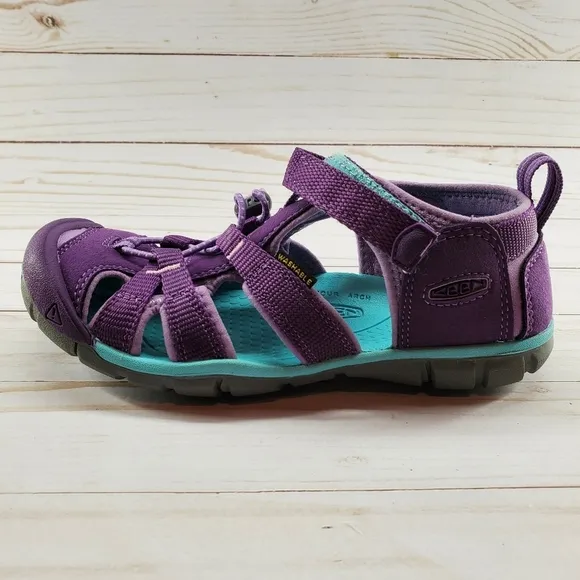 KEEN Youth Size 2 Purple Seacamp‎ II CNX Majesty Tibetan Stone Sandals 1020701