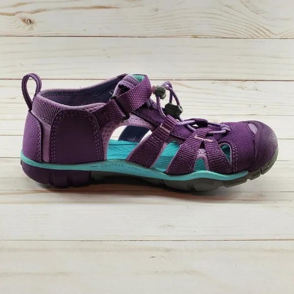 KEEN Youth Size 2 Purple Seacamp‎ II CNX Majesty Tibetan Stone Sandals 1020701