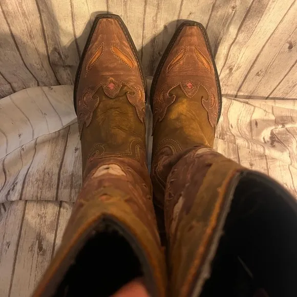 👠Laredo Distressed Tan with Pink Flowers Like New Boots Size 8M