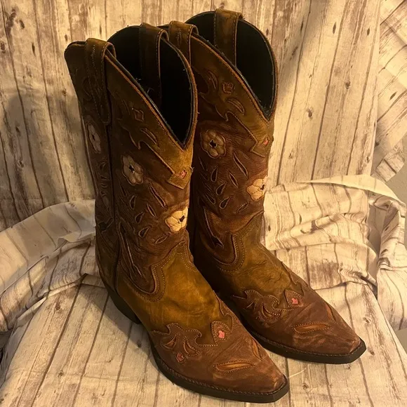 👠Laredo Distressed Tan with Pink Flowers Like New Boots Size 8M