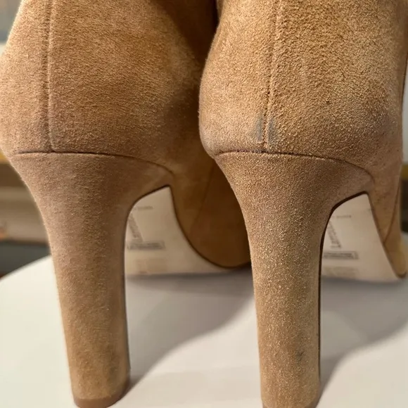 🌹LARROUDE🌹 Cindy Boot In Toasted Suede Size: 9