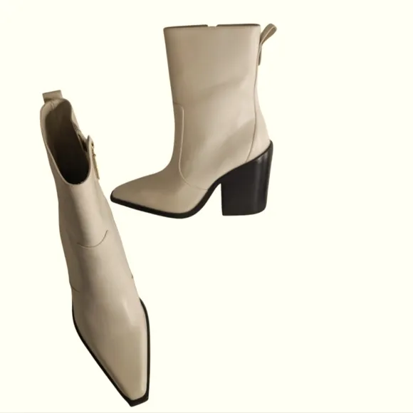 Larroude James Ivory Leather Pointed Toe Boot ..Size 9