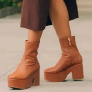 🌹LARROUDE🌹 Miso Platform Boot In Caramel Stretch Leather Size: 9