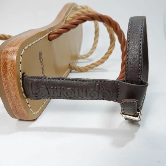 Larroude Santorini Twist Strap Flat Sandals Size 7 Brown Beige Leather NEW