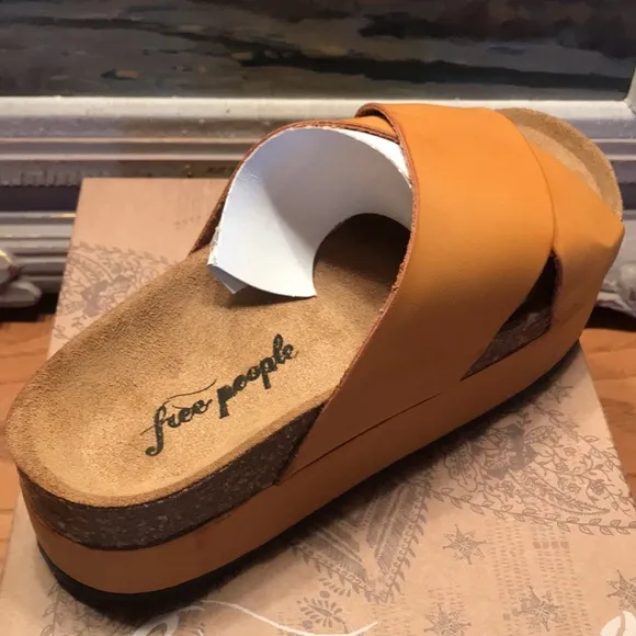 LAST PAIRS!  new FREE PEOPLE  Sidelines Flatform Sandals  392S0