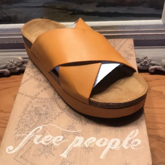 LAST PAIRS!  new FREE PEOPLE  Sidelines Flatform Sandals  392S0