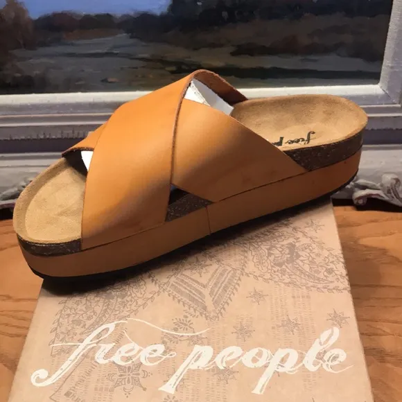LAST PAIRS!  new FREE PEOPLE  Sidelines Flatform Sandals  392S0