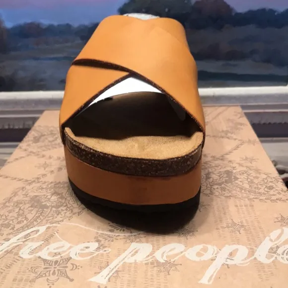 LAST PAIRS!  new FREE PEOPLE  Sidelines Flatform Sandals  392S0