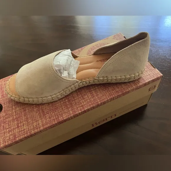 🎉LAST PIECE🎉 BORN Suede Seak Comfort Sandals
