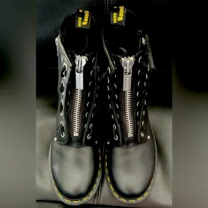 LIKE NEW Dr. Martens Boots Black 1460 Twin Zip Leather Lace Up Boots Size 9