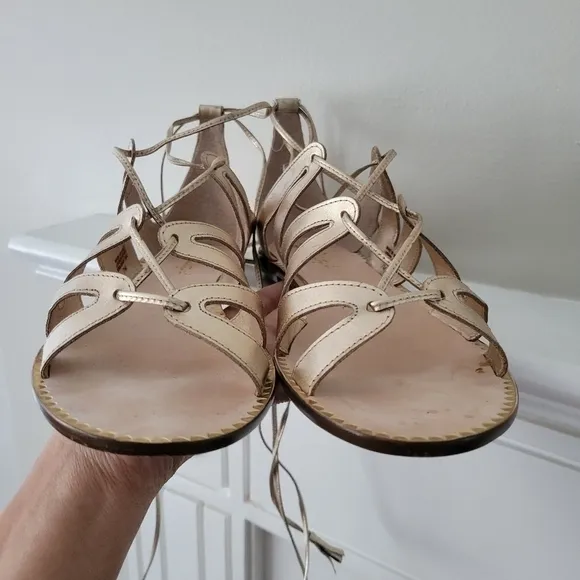 Lilly pulitzer Fit to be Gold Gladiator sandals size 7M.