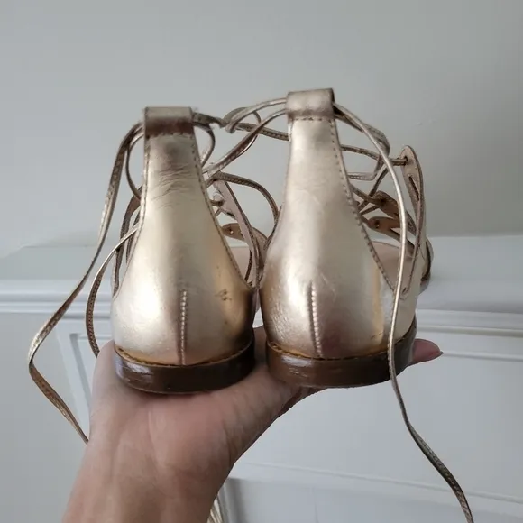 Lilly pulitzer Fit to be Gold Gladiator sandals size 7M.