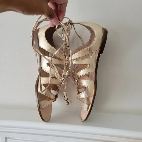 Lilly pulitzer Fit to be Gold Gladiator sandals size 7M.