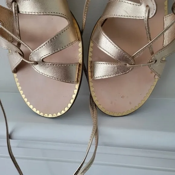 Lilly pulitzer Fit to be Gold Gladiator sandals size 7M.