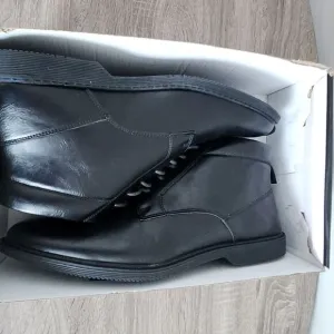 LONDON FOG MEN'S BOOTS BLACK COLOR SIZE 11,5 COMFORTABLE SHOES.