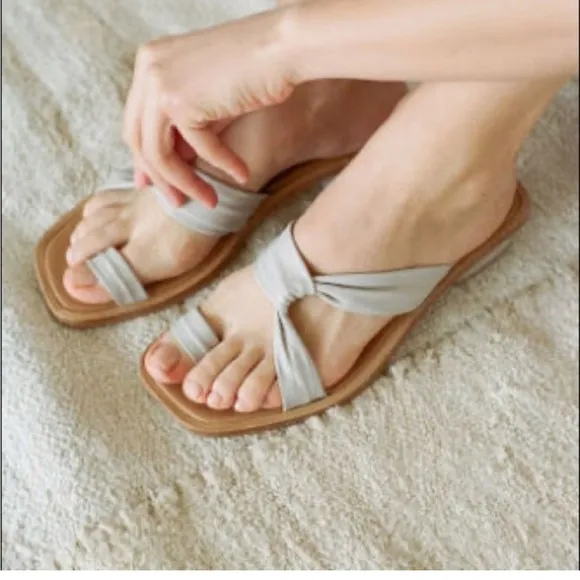 LOQ Pau Sandals in Cream