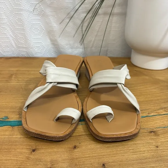LOQ Pau Sandals in Cream
