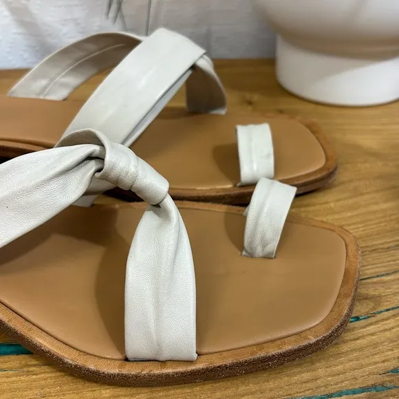 LOQ Pau Sandals in Cream