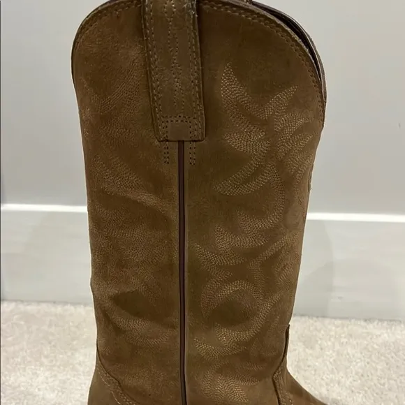 Men’s Ariat Heritage R Toe Western Suede Boot Size 10D (medium)