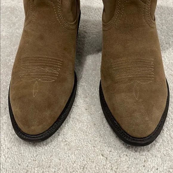 Men’s Ariat Heritage R Toe Western Suede Boot Size 10D (medium)