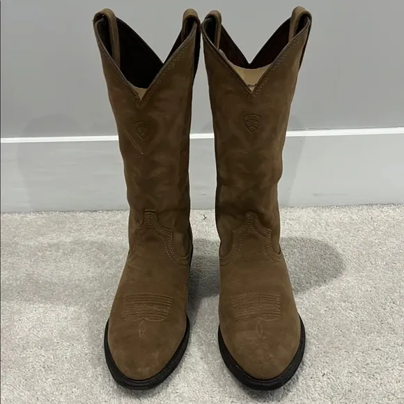 Men’s Ariat Heritage R Toe Western Suede Boot Size 10D (medium)