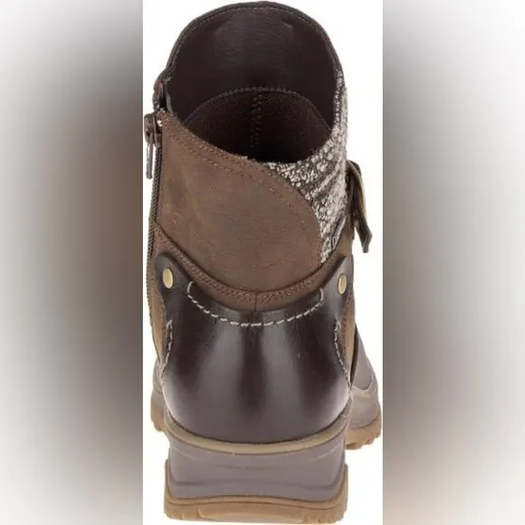 MERRELL “Eventyr” Waterproof Strap Boots